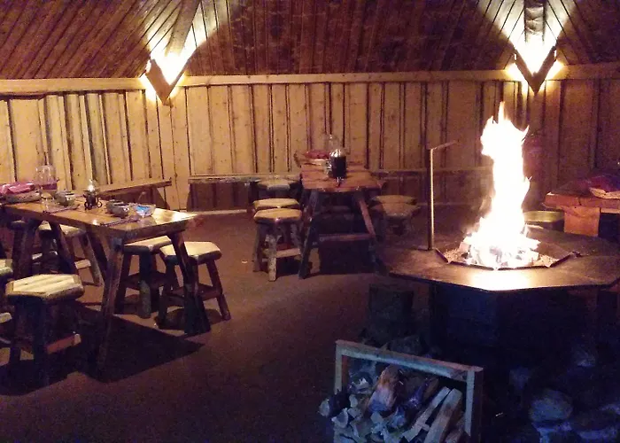 Korpikartano 3* אינארי